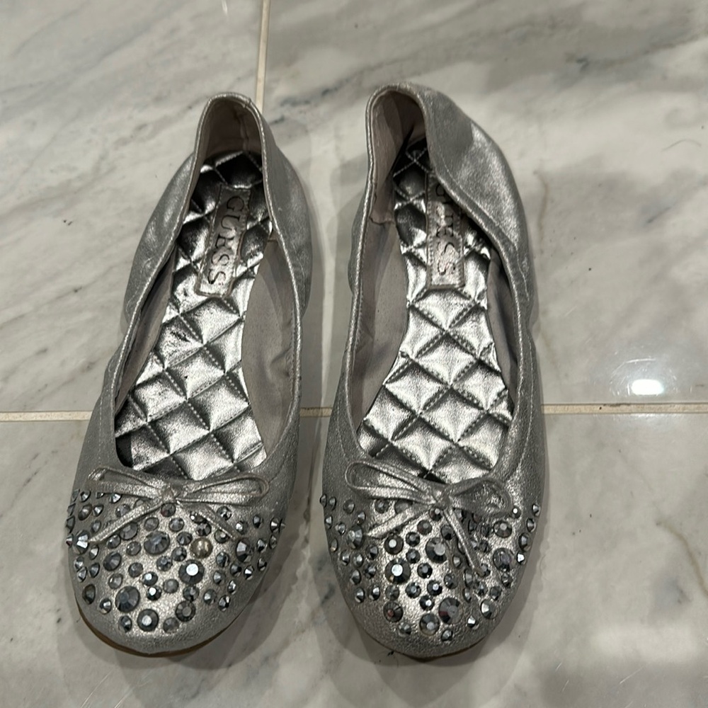Guess Women’s Flats Silver with Rhinestone and Bow on Top Front 6 1/2 M